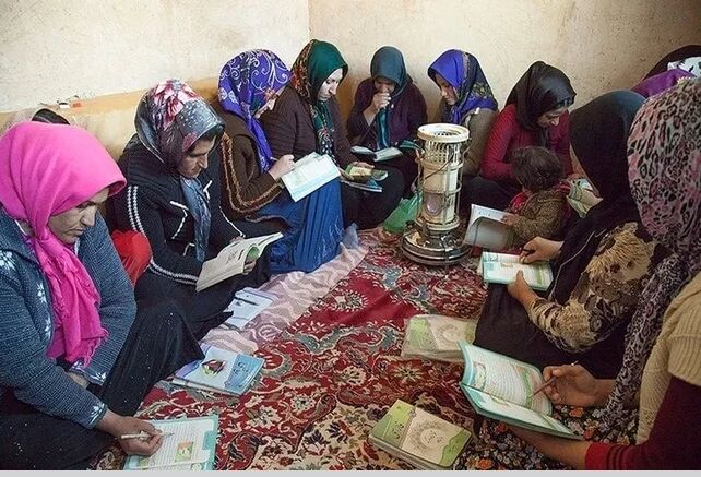 وقتی کوه، سد راه سوادآموزی میشود