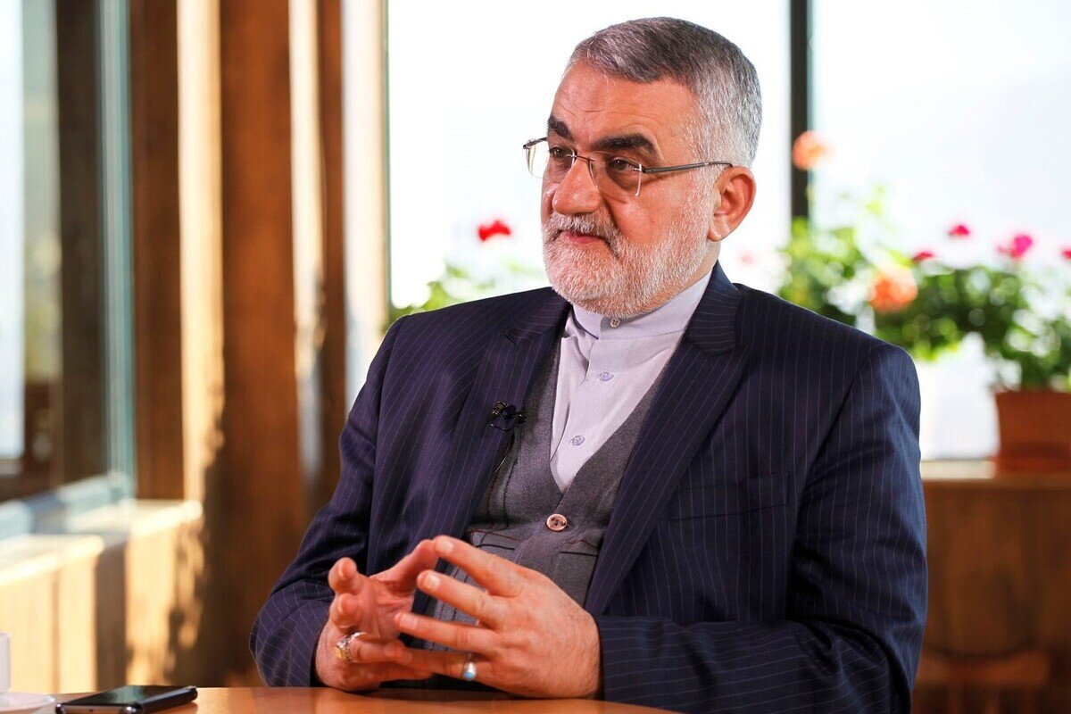 بروجردی: انسداد تنگه هرمز پشتوانه مهم تیم مذاکرهکننده ایران است/ هماهنگی میدان و دیپلماسی نماد اقتدار جمهوری اسلامی است