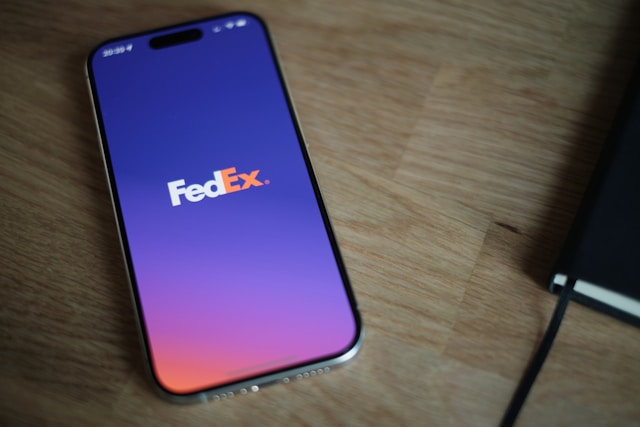 حرکت سود سهام جسورانه FedEx Corp (FDX) در میان یک انحراف حمل و نقل