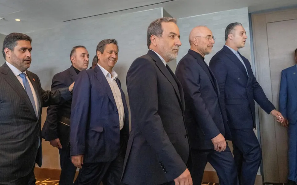 عضو هیئت مذاکرهکننده ایران: پیشنویس معافیت موقت تحریمی نفت ایران نهایی شده؛ بهزودی شاهد صدور این معافیت و اجرای آن خواهیم بود / درباره آزادسازی داراییهای ایران و ترتیبات اجرایی آن مذاکراتی انجام شد