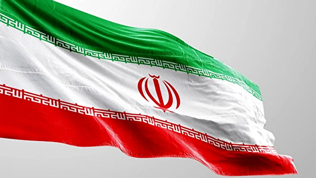 پرچم ایران؛ از خیابان‌ها تا قلب رقبا، نماد پرطرفدار این روزها + فیلم