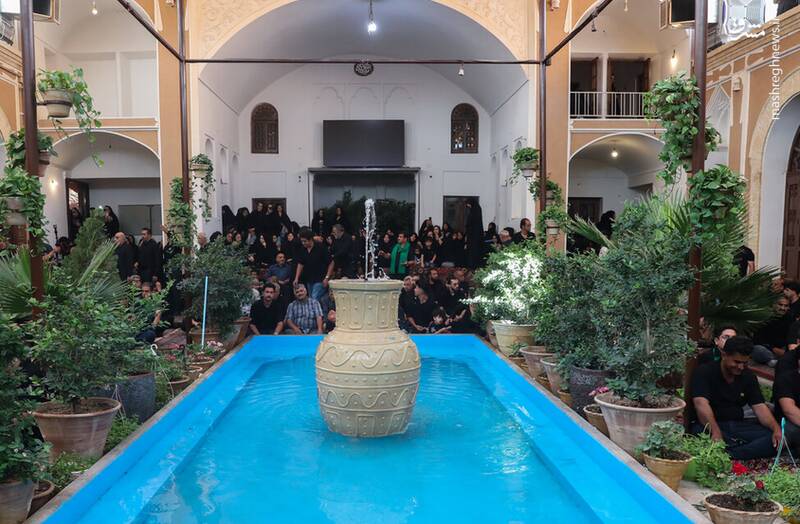 عکس/ روضهخوانی ۱۰۰ ساله در «خانه ریسمانیان» در یزد