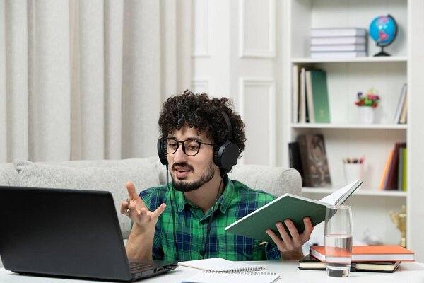 بررسی جامع ویژگیهای یک آموزشگاه آنلاین زبان مناسب
