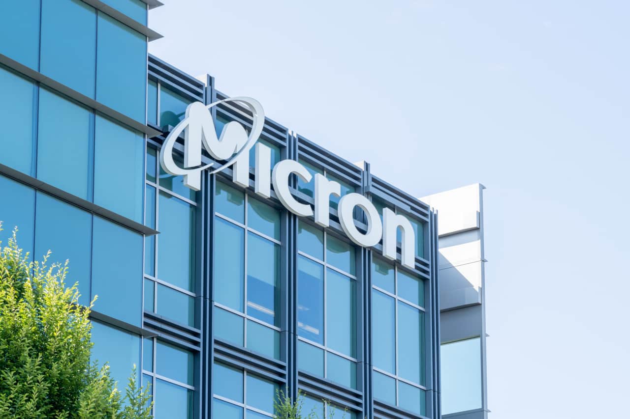 شتاب سهام Micron در حالی افزایش مییابد که این شرکت یک مشارکت جدید Anthropic را امضا میکند
