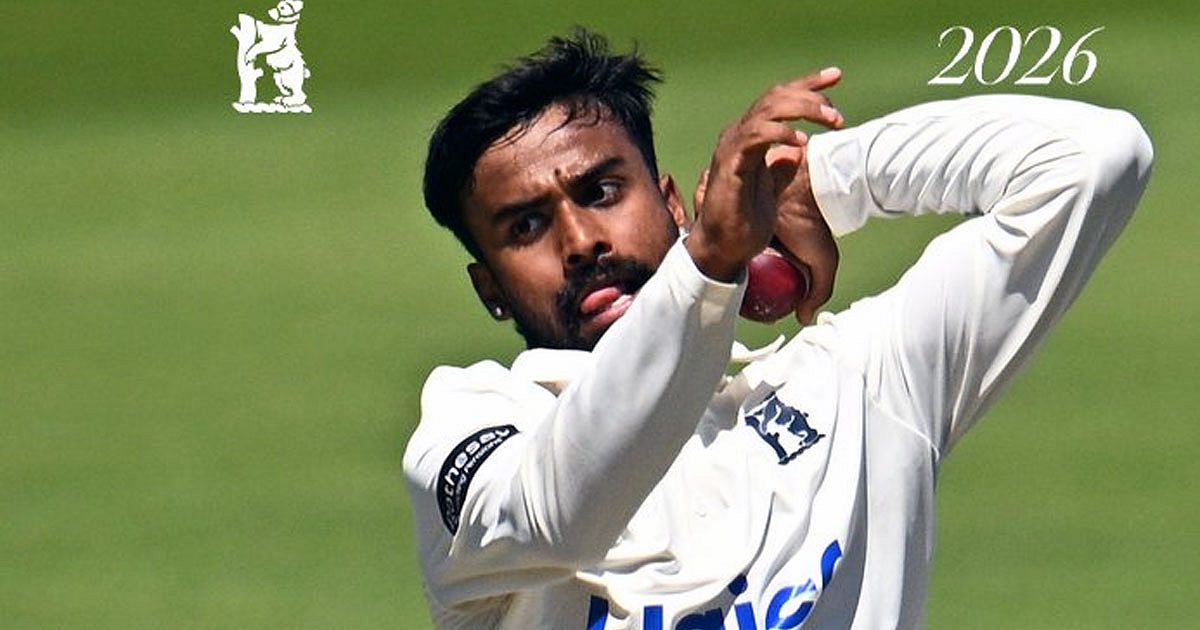 سوتار برای وارویک شایر می درخشد. ادعا می کند Maiden Five-Wicket Haul در کریکت کانتی