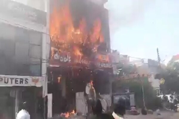حریق گسترده در یک مرکز آموزشی در هند؛ دستکم ۱۴ نفر جان باختند+ فیلم