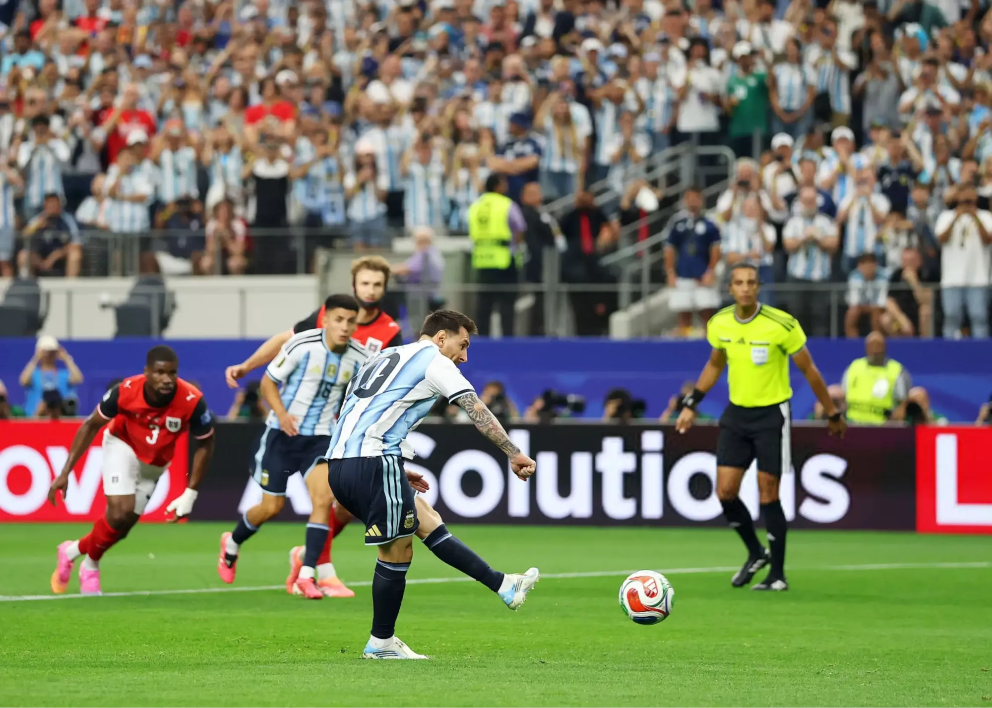همه نگاه‌ها به لیونل مسی/ زنده: آرژانتین 0-0 اتریش
