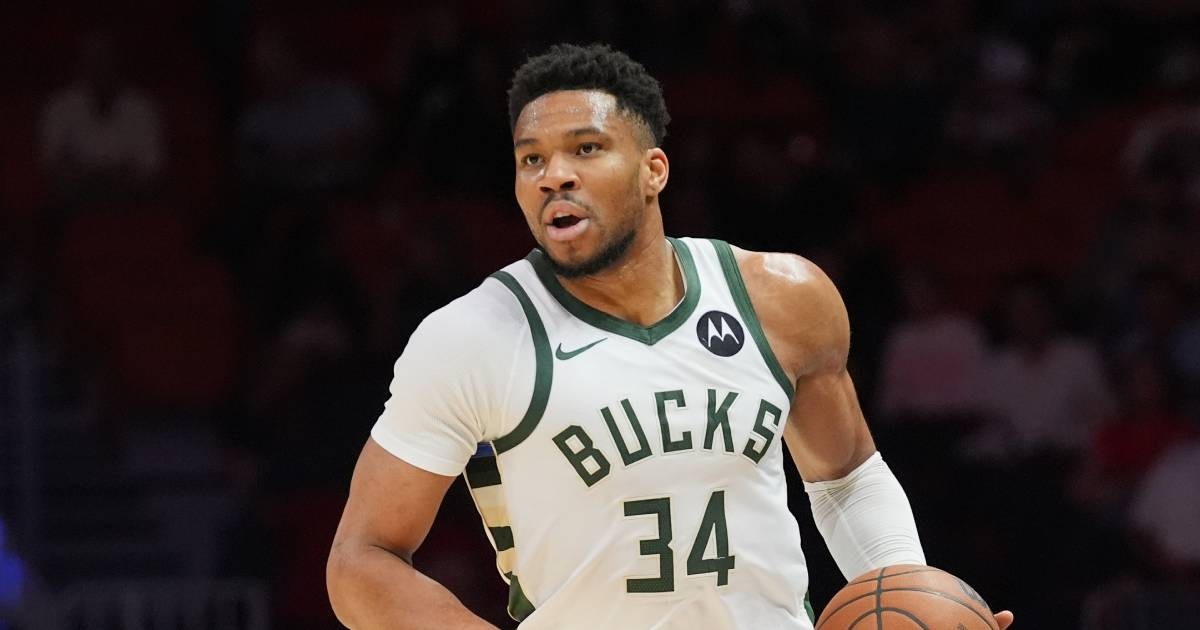 به گفته منبع آسوشیتدپرس، ورلد نیوز، جانیس آنتتوکومپو در یک معامله پرفروش با Heat معامله می شود.