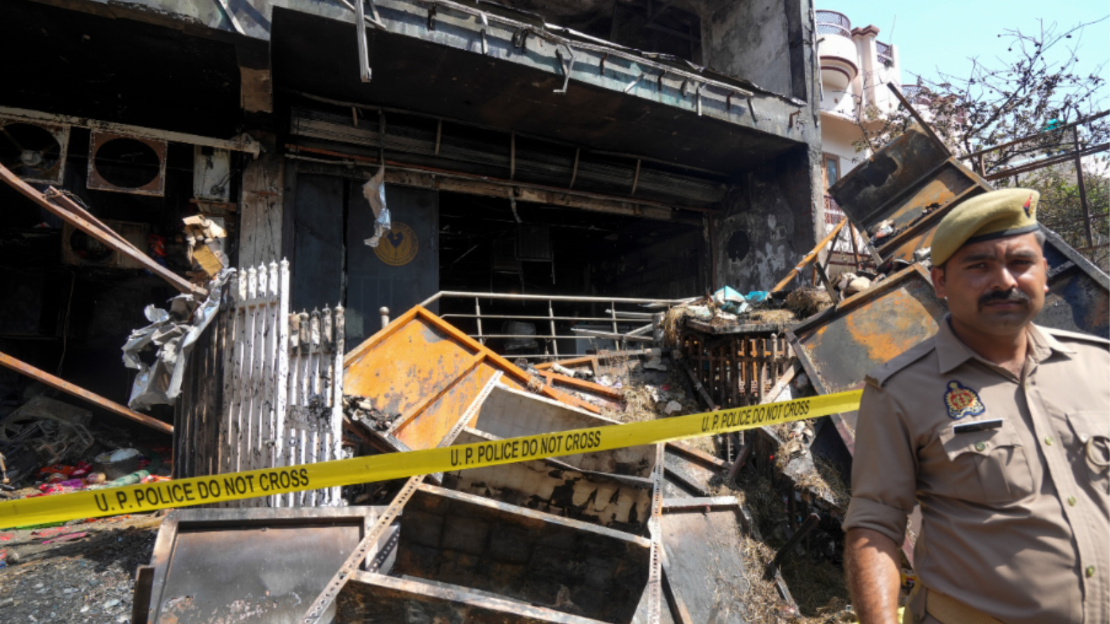 Lucknow fire: FIR استفاده تجاری غیرقانونی، ورود/خروج یکباره را ذکر می کند