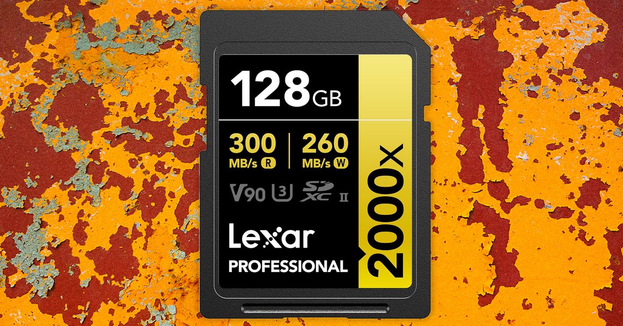 Samsung 990 Pro SSD با کمترین قیمتی که احتمالاً امسال خواهید دید در فروش است.