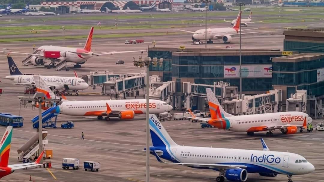 هواپیمای ایر ایندیا در فرودگاه احمدآباد با هواپیمای IndiGo روبرو شد.