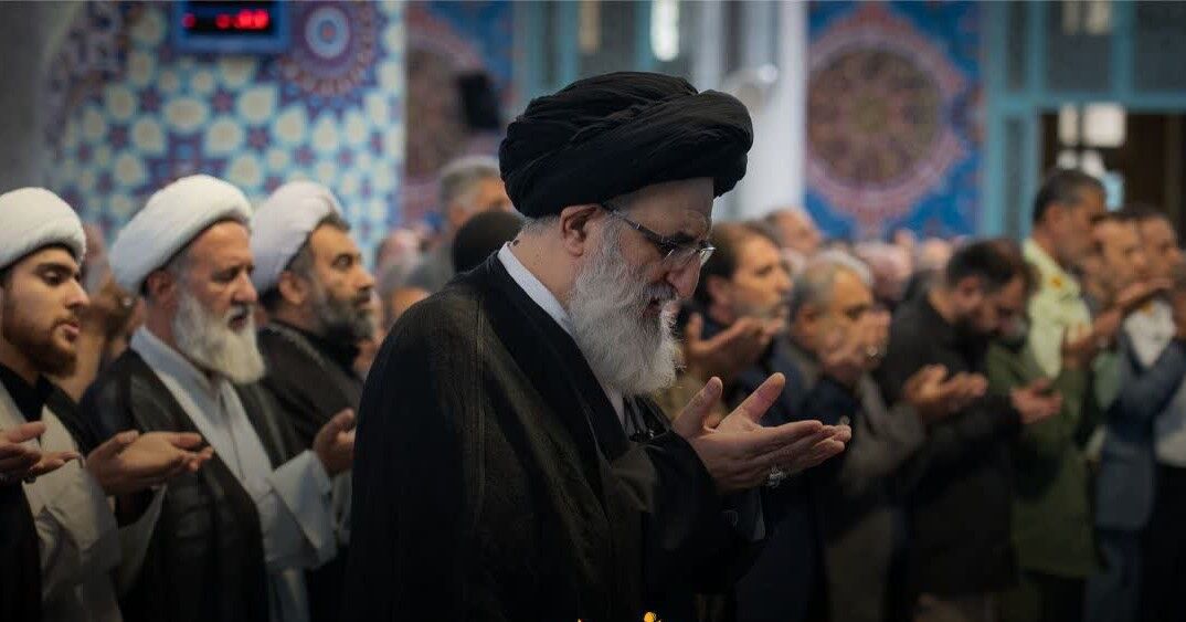 نماز ظهر عاشورا ؛ نیایش سرخی سرشار از رازی حزن انگیز