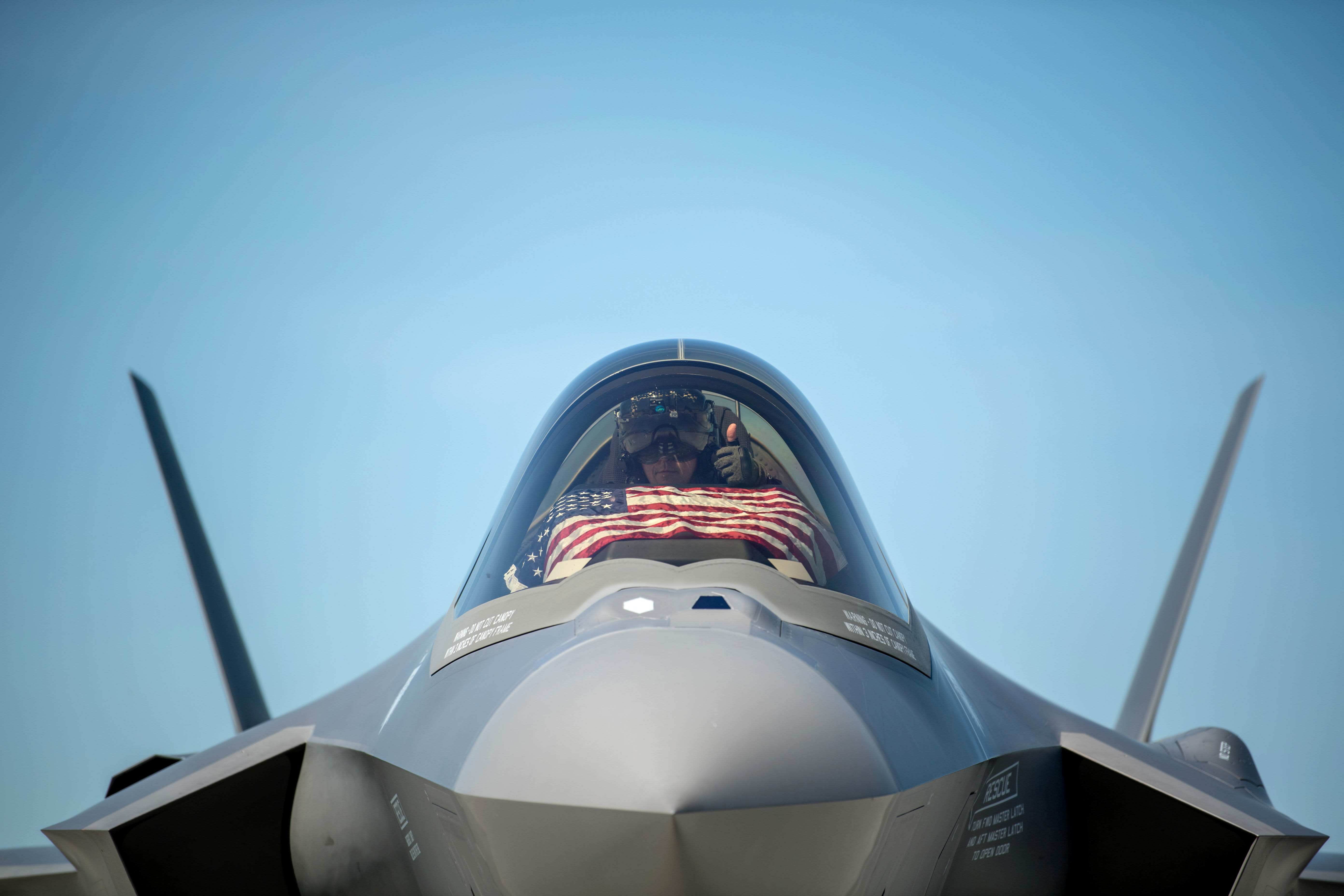 ایالات متحده در حال بررسی فروش جنگنده های F-35 به ترکیه در حالی که ترامپ قرارداد 700 میلیون دلاری موتور جت را فشار می دهد
