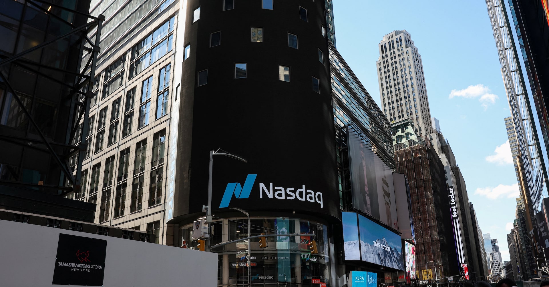 S&P 500 و Nasdaq سقوط کردند زیرا کاهش مگاکاپ فناوری بیشتر از پیش‌بینی خوش‌بینانه Micron بود.