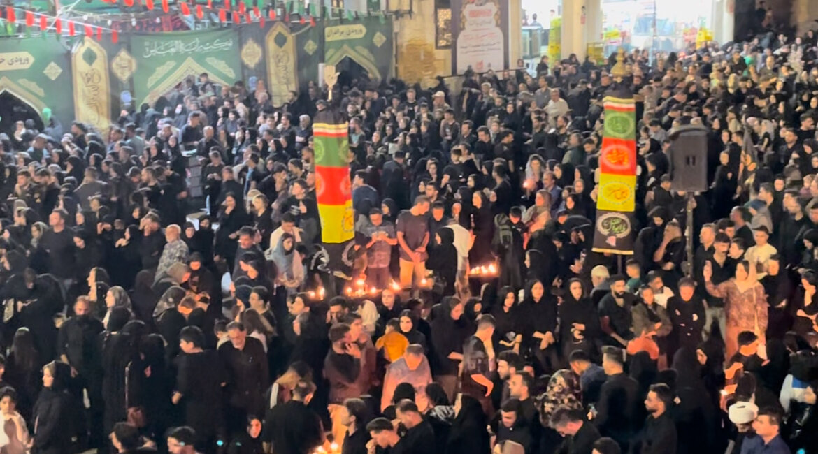 سیل جمعیت شهرکردی‌ها در مراسم شام غریبان حسینی