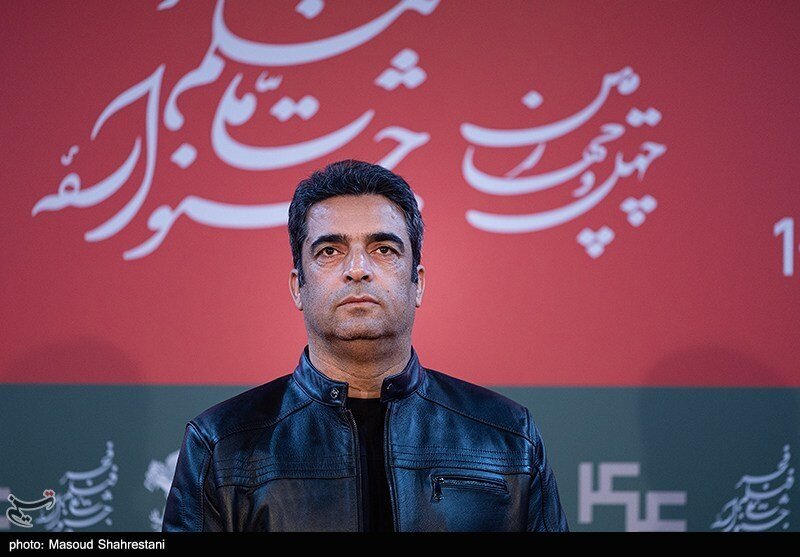 عکس | دورهمی خانوادگی منوچهر هادی کنار سفره‌ای پر از نذری