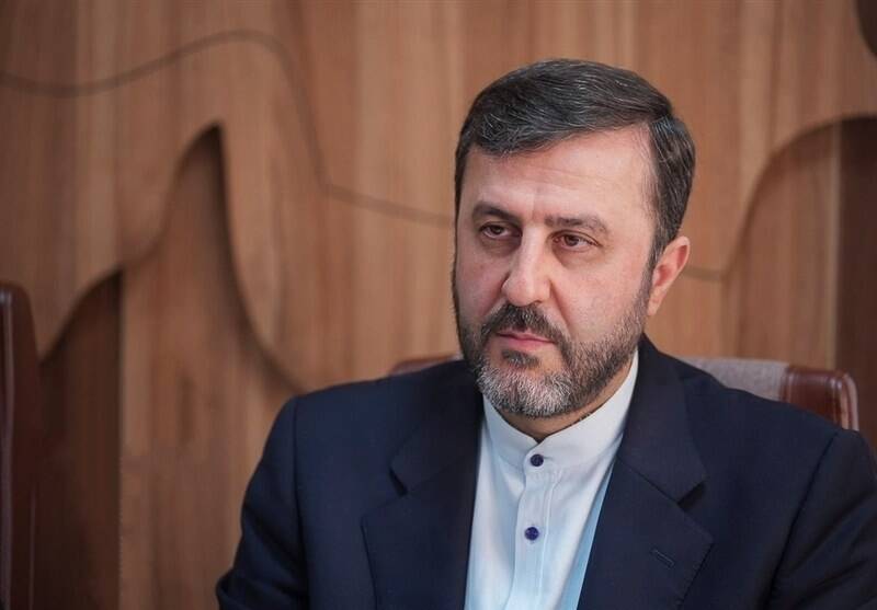 غریب آبادی: عبور در تنگه هرمز با مسیرهای موازی تضمین نمی‌شود