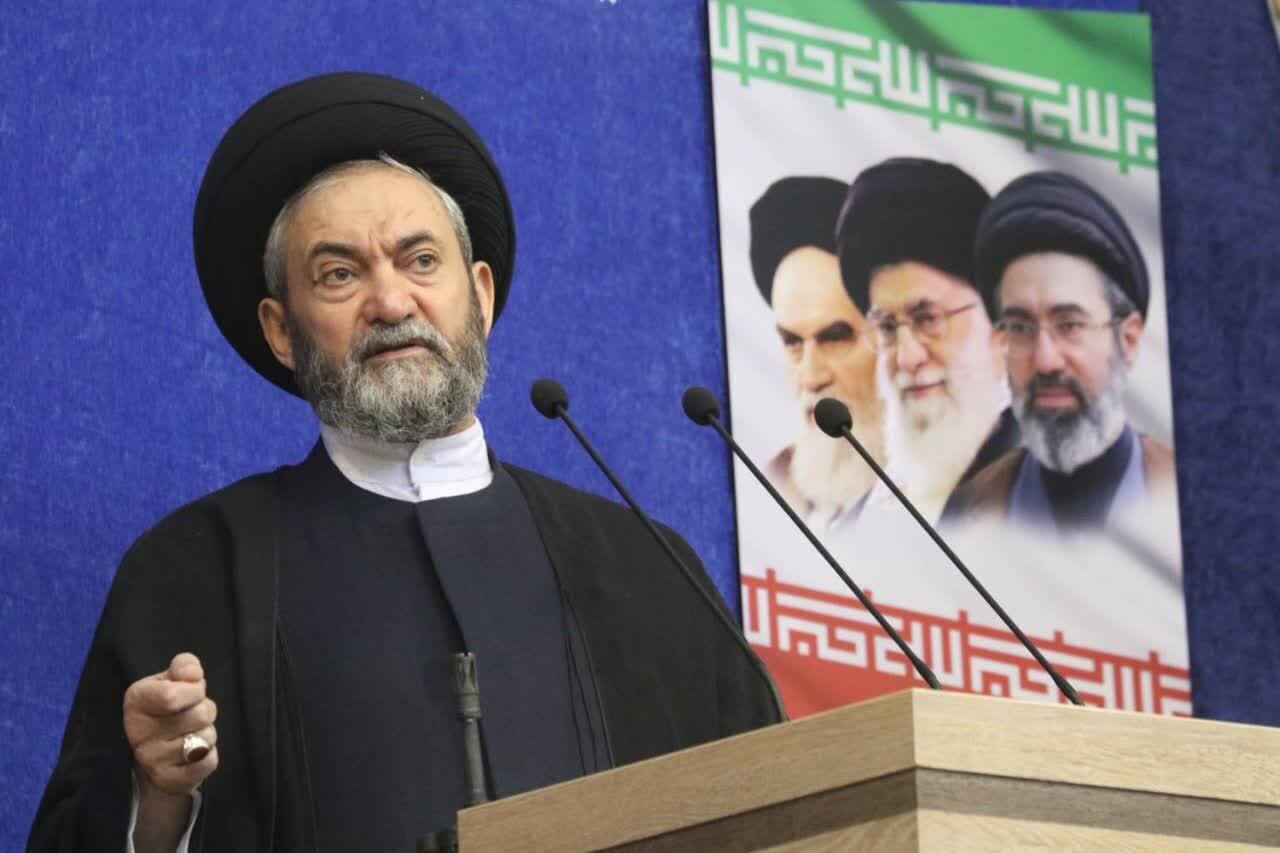 امام جمعه اردبیل: درباره توافق، تابع فرامین رهبری باشیم