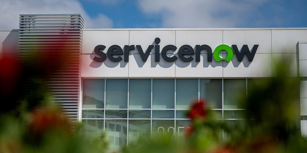 چرخش بازار روشن است. ServiceNow، Workday، و AppLovin به عنوان تراشه های برتر نرم افزاری افزایش می یابند.