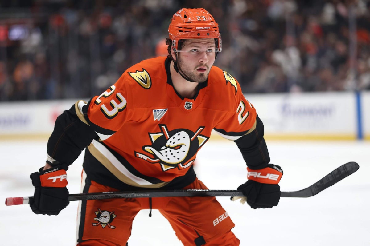 اردک ها میسون مک تاویش را با بلوز در NHL Draft برای دو انتخاب دور اول عوض می کنند