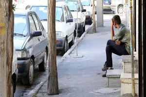 معمای کاهش بی‌سابقه نرخ مشارکت اقتصادی/ زنان بسیاری به ناچار خانه‌نشین شدند!