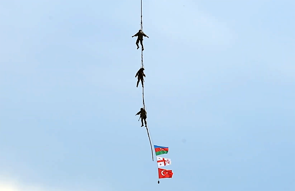 پایان رزمایش «عقاب قفقاز 2026» با حضور ارتش آذربایجان (فیلم)