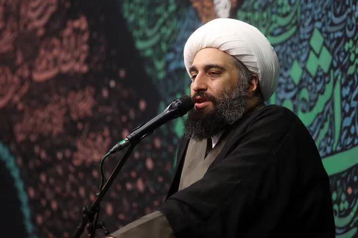 مگر زمان امام، مذاکرات را هر روز می‌گفتند؟ کسی جرات داشت بگوید چرا جزئیات را نمی‌گویید؟/ امام با آن کسی که می‌خواست مک‌فارلین را افشا کند چه کار کرد؟/آیا مذاکره‌کننده دولت شهید رئیسی با مردم از جزئیات حرف زد؟ حالا به اینها رسید باید افشا کنند؟ چرا یقه قبلی‌ها را نمی‌گرفتید؟/ مقایسهٔ وضع اقتصاد این دولت که با امپراتوری دنیا جنگیده با وضع اقتصاد دولت قبل «ظلم» است