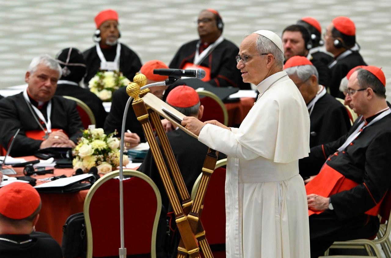 پاپ لئو Consistory را باز می کند، از کاردینال ها صراحت، وفاداری می خواهد