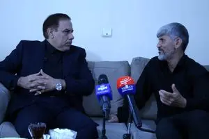 خانواده شهدا چشم و چراغ ملت هستند