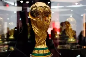 مسی پادشاهی می‌کند، هالند یک‌تنه می‌جنگد (ویدئو)