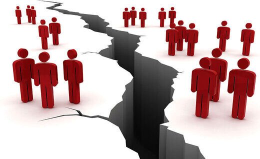 هیچ پدر و مادری که بر مزار فرزند شهید خود ایستاده، از ما جدال سیاسی نخواسته است
