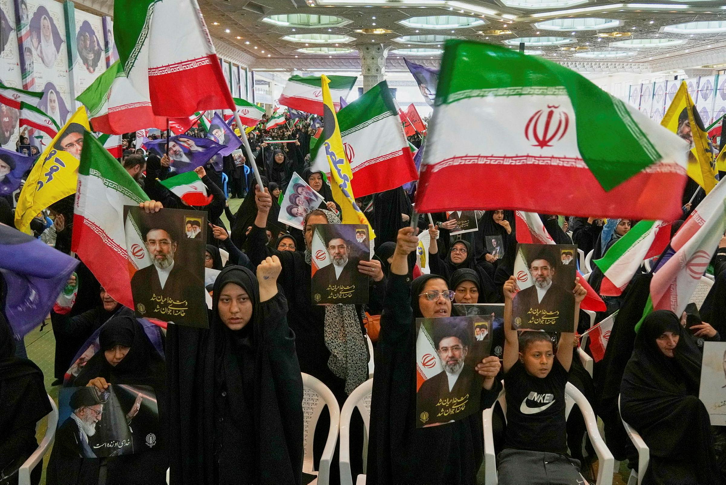 ترامپ: ایران روز سه شنبه خواستار مذاکره با آمریکا شد. مقام ایرانی: هیچ دیداری برنامه ریزی نشده است
