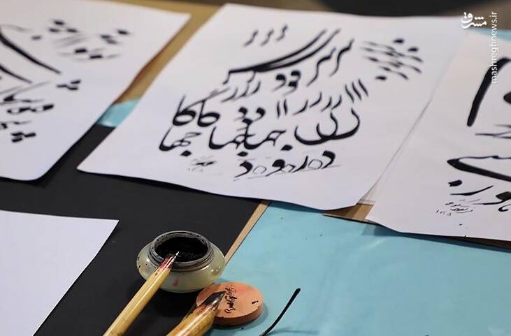 عکس/ نمایشگاه خوشنویسی "سطر سرخ عشق"