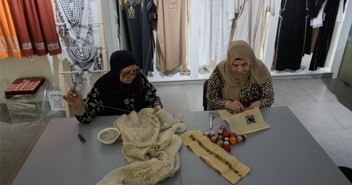 چگونه برخی در دیاسپورای فلسطینی پیوند، هویت و انعطاف پذیری را در گلدوزی سنتی می یابند