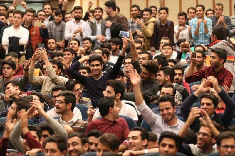 ۷۰ درصد جوانان، پارتی را پیش شرط احقاق حق می دانند/ افتخار ۷۶% ایرانیان به ایرانی بودن / سقوط ۱۰ درصدی سرمایه‌اجتماعی و زایش ناامیدی ساختاری