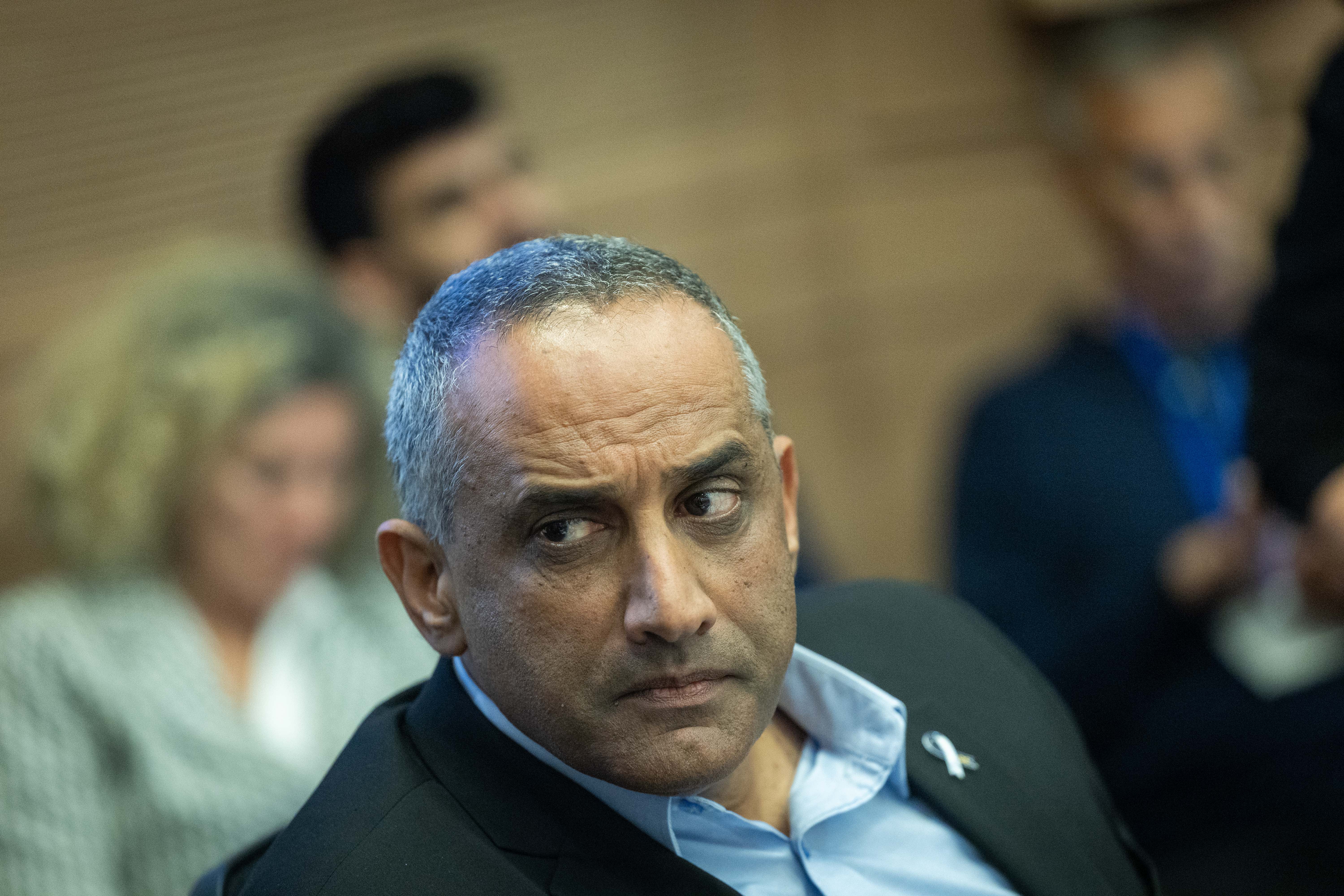 سیمچی متعهد شد که دولت وحدت ملی را تحت فشار قرار دهد و در اتحاد سیاسی جدید با گانتز ثبت نام کند