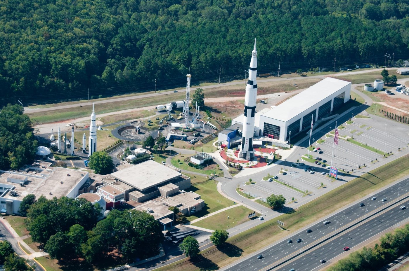چرا SpaceX پس از یک IPO رکورددار، پول نقد بیشتری را با بدهی جمع آوری می کند؟