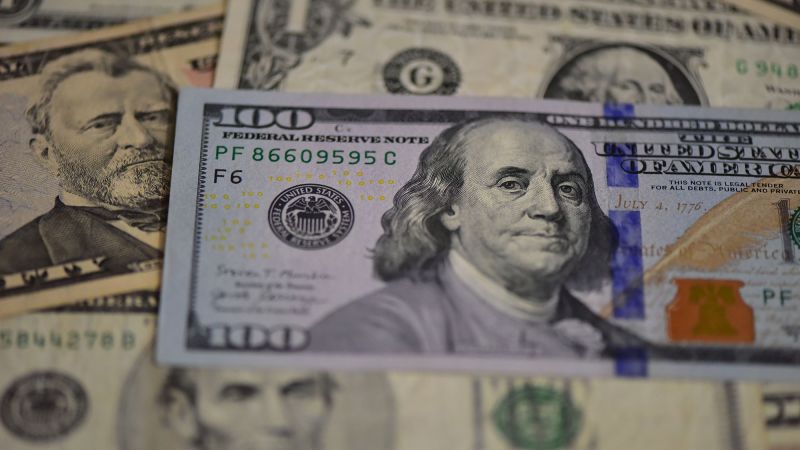 بانک‌های مرکزی فکر می‌کنند آمریکا ریسک‌پذیرتر شده است. آنها قصد دارند دلار بفروشند و طلا بخرند