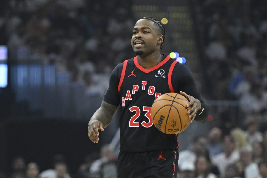 کلیپرز، رپترز برای کار در تجارت Kawhi Leonard اختلاف نظر دارند