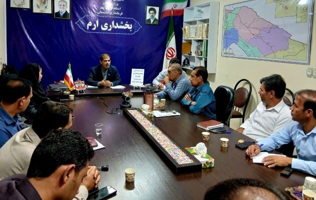 بخشدار ارم: حضور تماموقت و شفافیت مالی دهیاران الزامی است