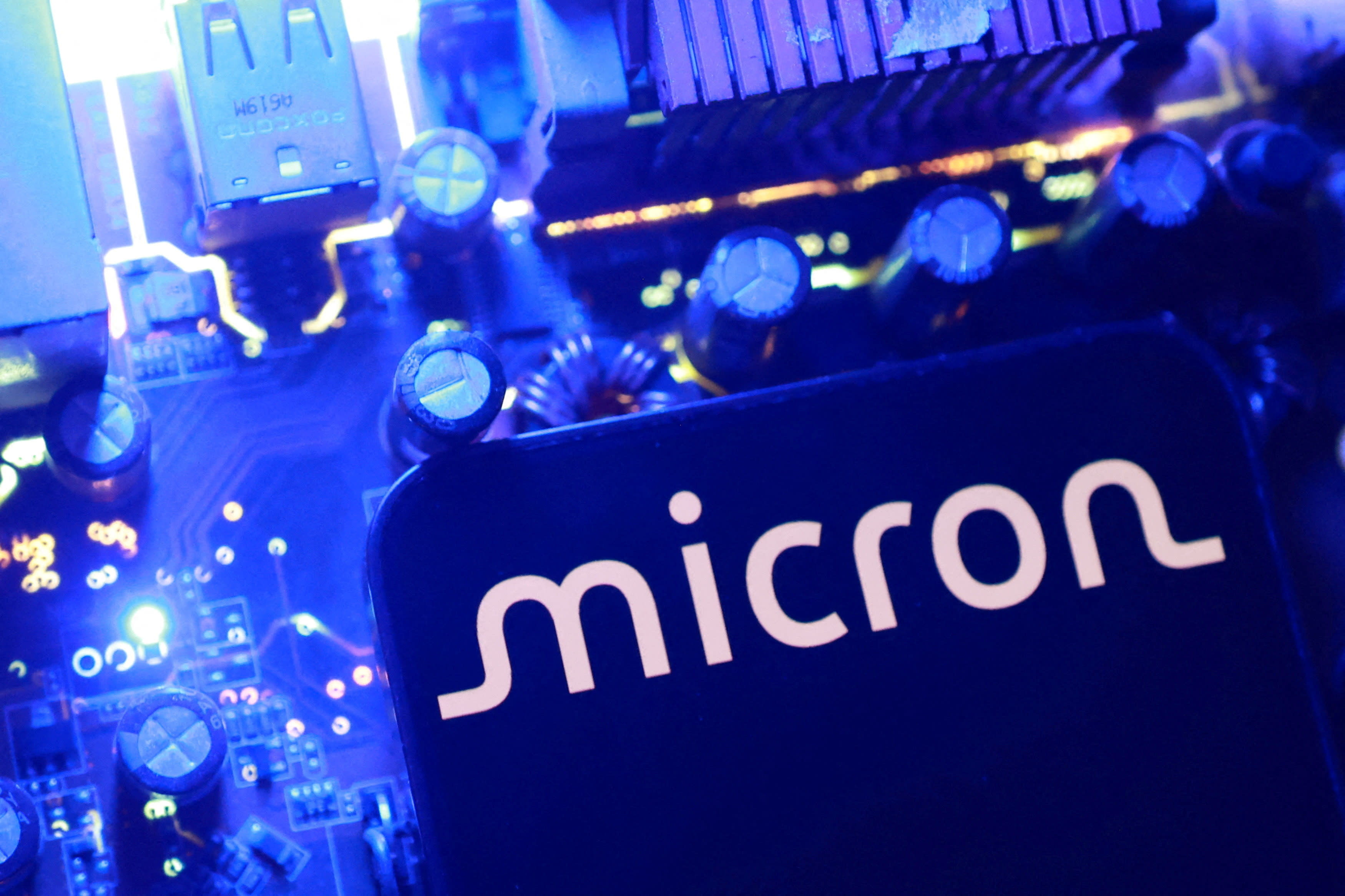 نیمه اول Big Tech داستان سخت افزار در مقابل نرم افزار بود