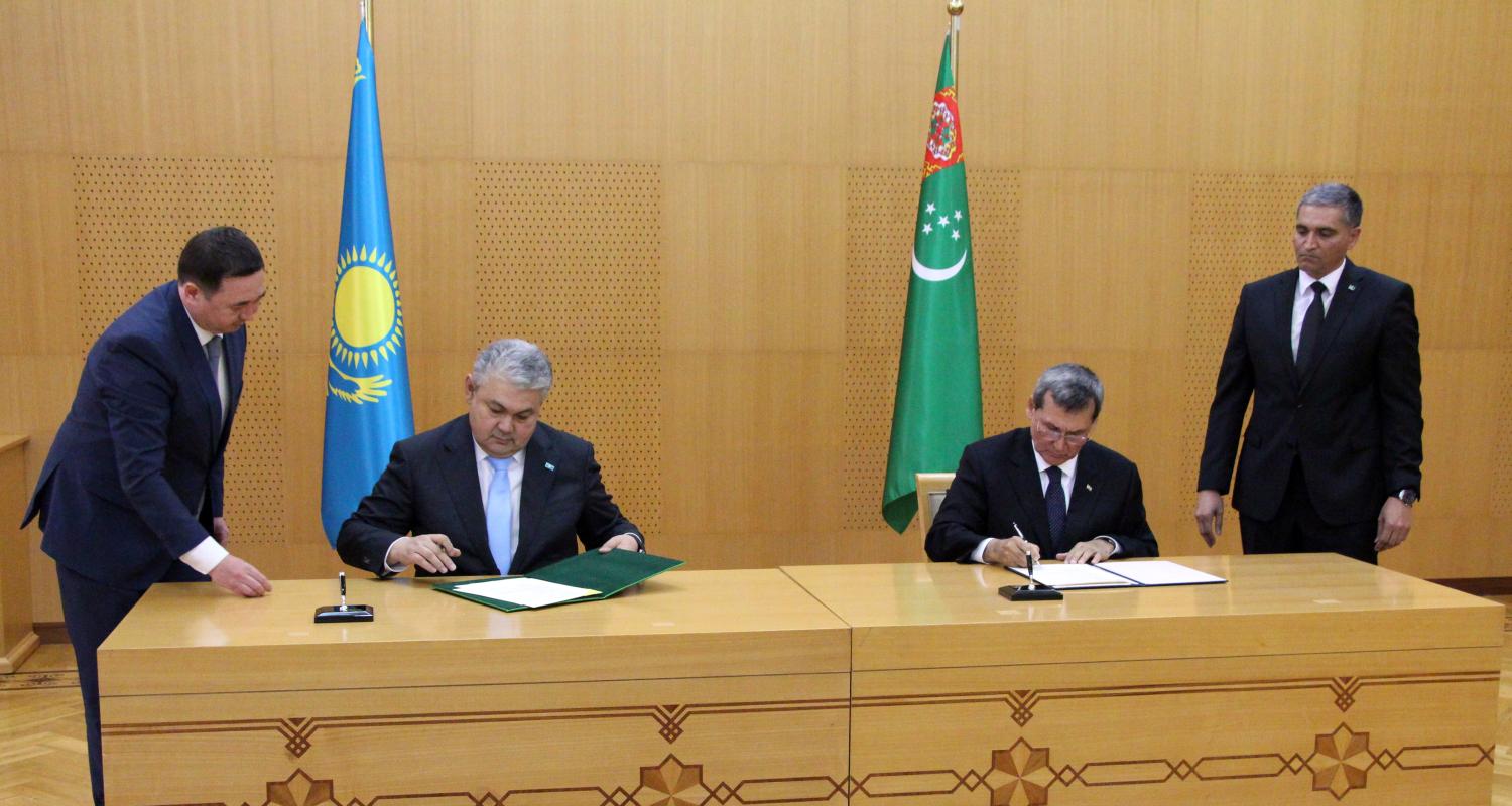 ترکمنستان و قزاقستان با برنامه همکاری جدید روابط دیپلماتیک خود را تقویت می کنند