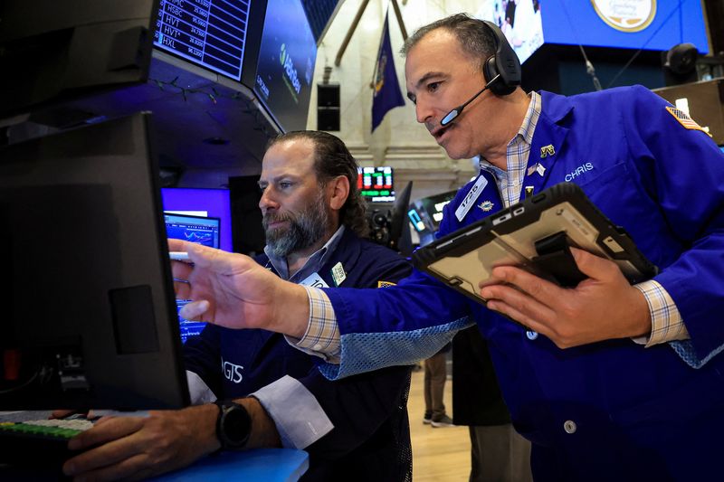 S&P 500 و Dow پس از اینکه وارش اعلام کرد ریسک تورم کاهش یافته است، افزایش یافت