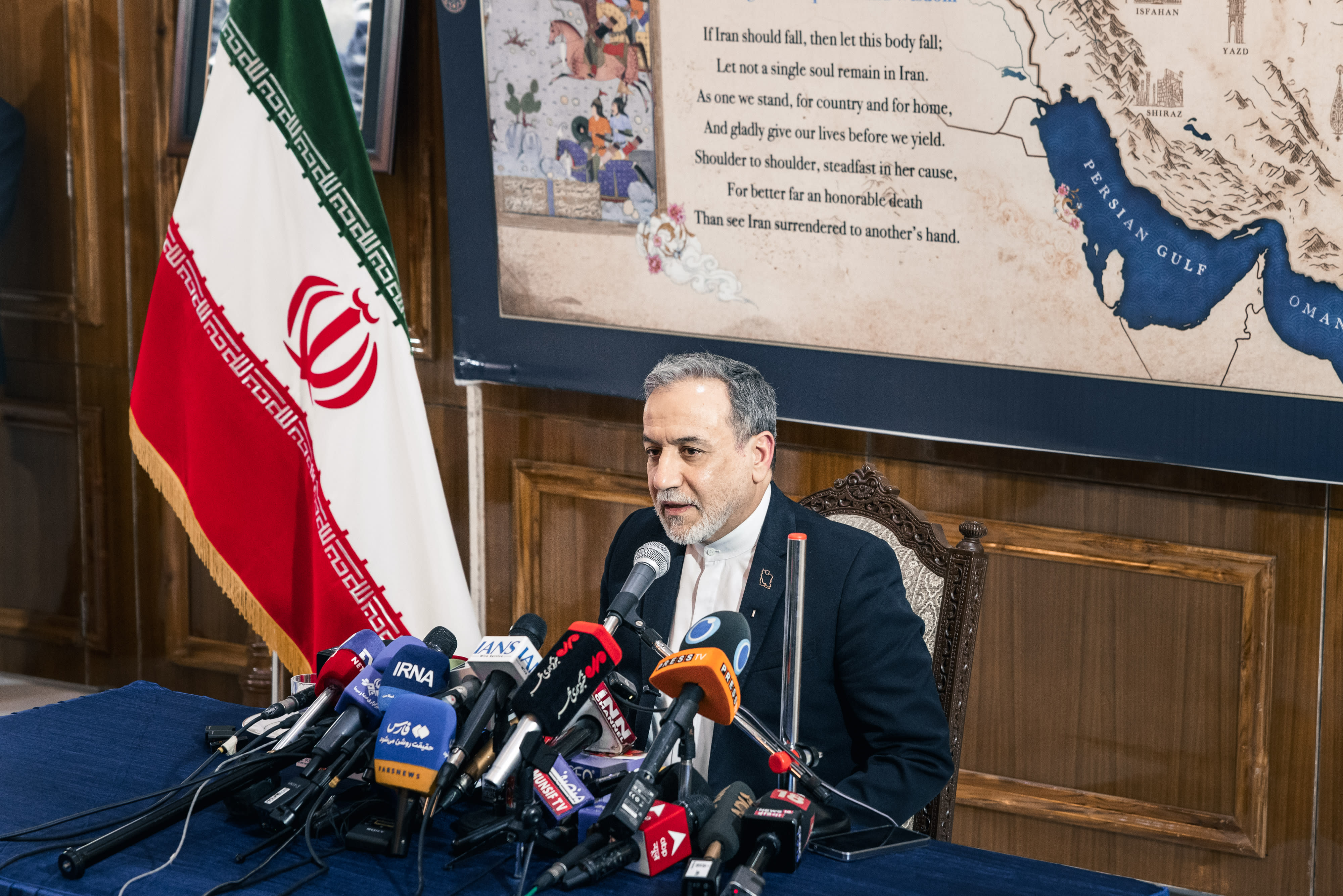 عراقچی تهدید کرد که در صورت عدم موفقیت آمریکا در «ماجرا کردن حیوانات خانگی خود در تل آویو»، اسرائیل را «مدرسه» می کند.