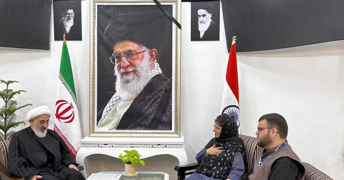 محبوبه مفتی برای تشییع پیکر خامنه ای به ایران سفر می کند