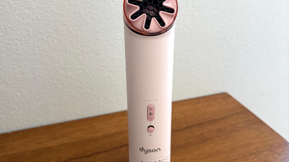 اولین فن دستی Dyson میتواند یک ناجی موج گرما باشد، اما چند معایب دارد