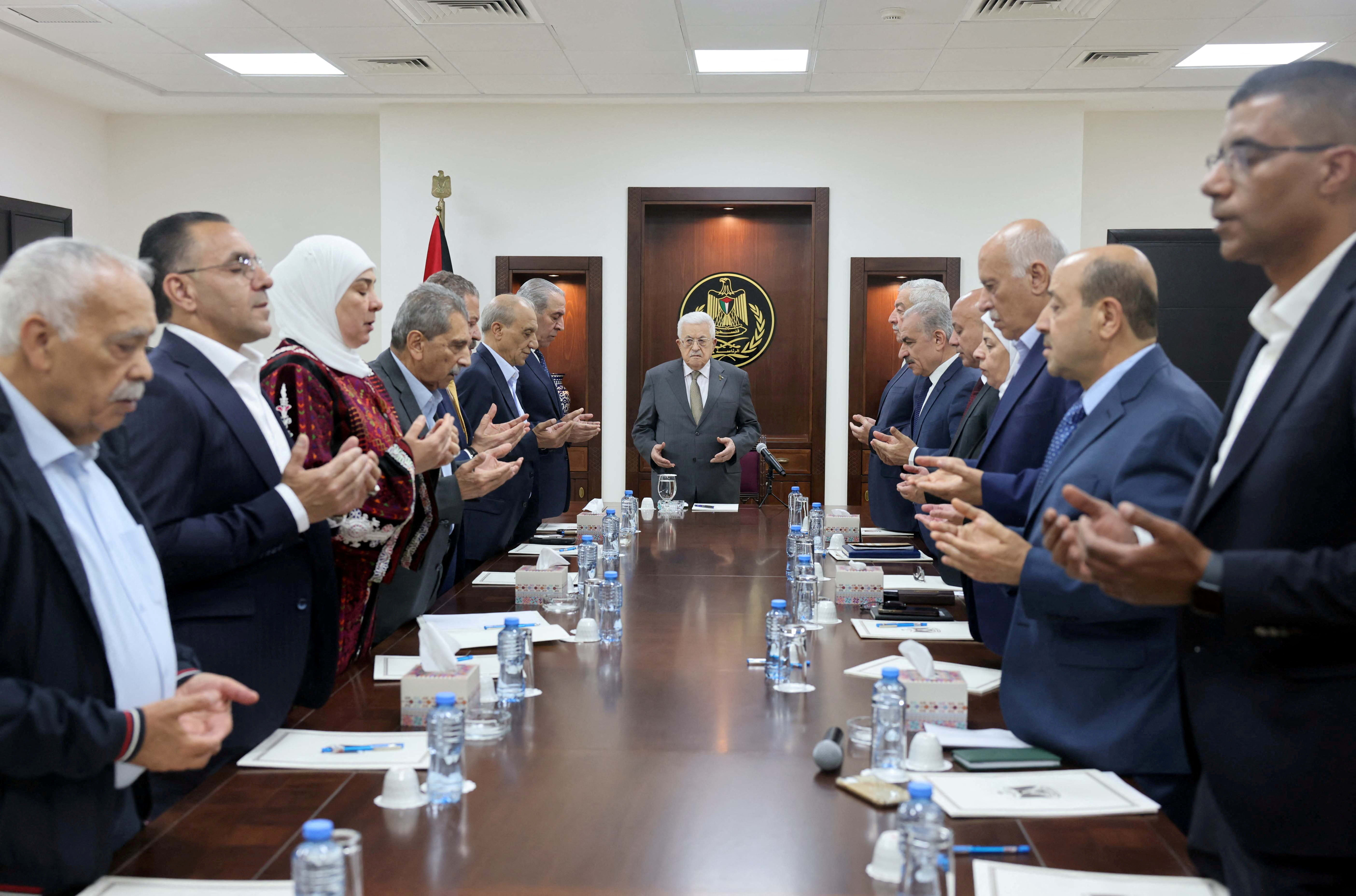 تشکیلات خودگردان فلسطین برای اولین انتخابات در دو دهه اخیر آماده می شود، زیرا عباس برای تاریخ نهایی آماده می شود