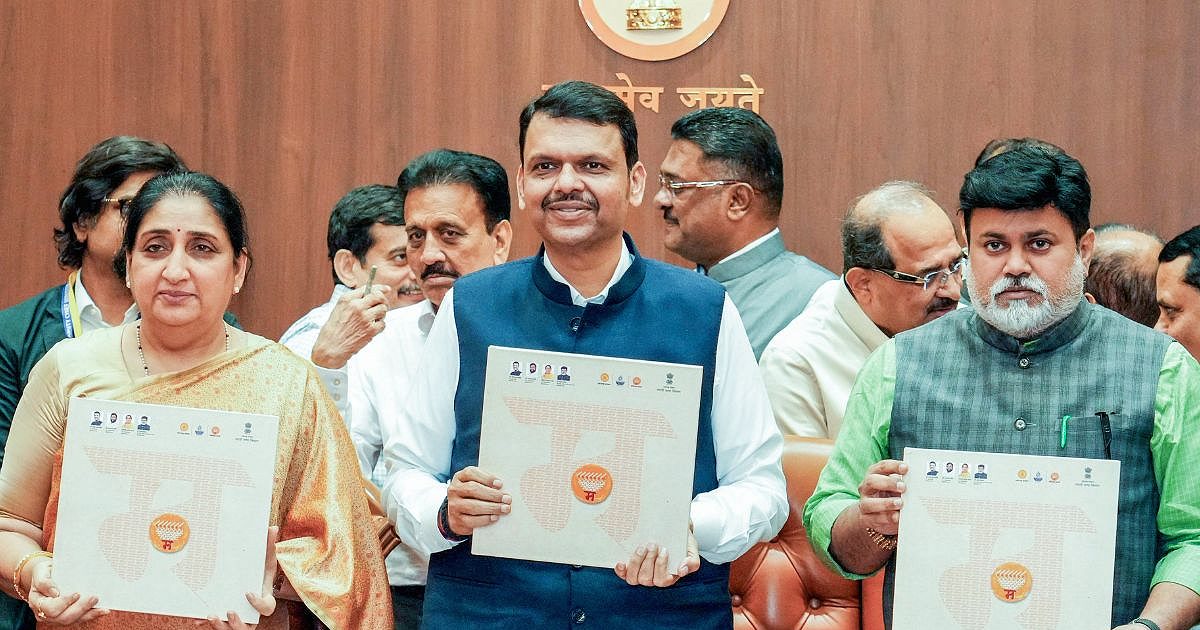 Fadnavis قوانین ماها RTI را پس از هشدار اعتصاب غذای Anna Hazare متوقف کرد