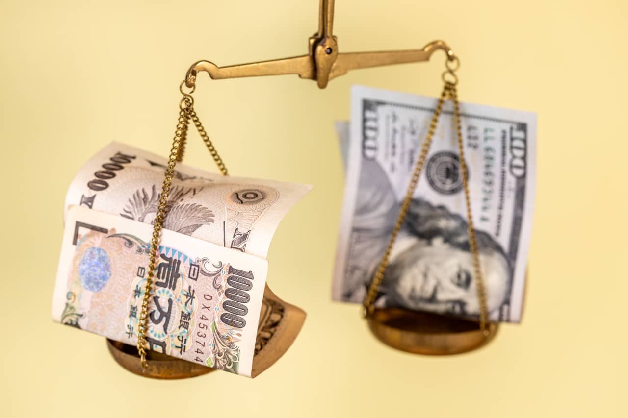 قدرت دلار بی سر و صدا در معرض خطر یک انفجار دیگر ین است