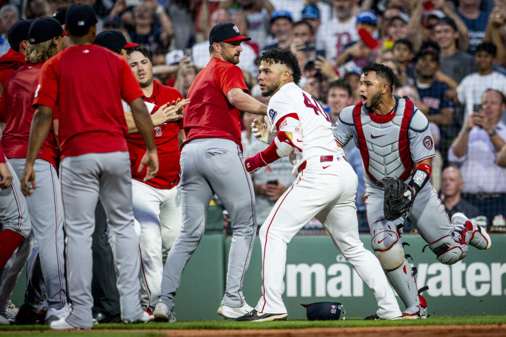 MLB موارد تعلیق مربوط به ملی پوشان-رد ساکس نزاع و جدال